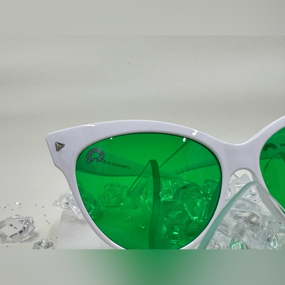 🛍️ RARE White Cat Eye Frame Green Lens - Picture 4 of 9
